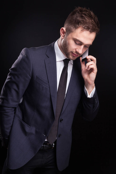 Young businessman talking on the phone - Photo, Image