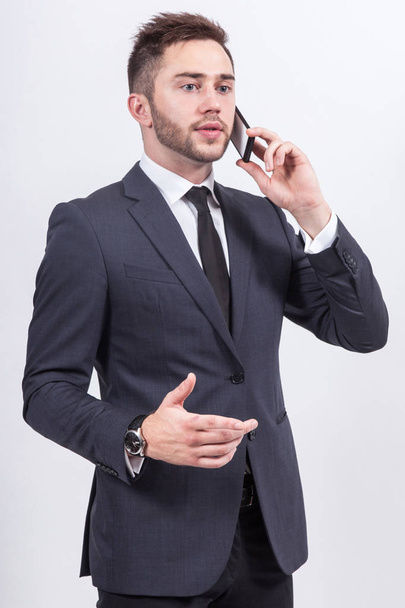 Young businessman talking on the phone - Foto, Imagen