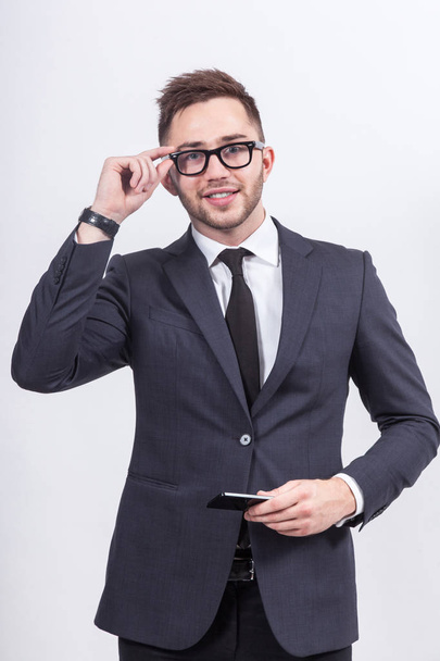 Молодий впевнений бізнесмен в окулярах
 - Фото, зображення