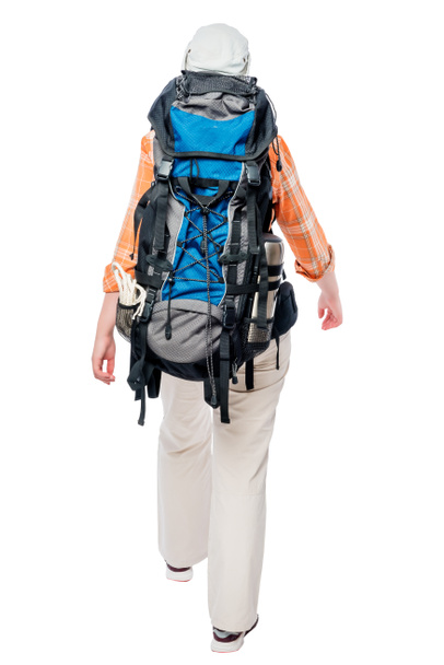 ein Tourist ist zu Fuß, mit einem schweren großen Rucksack, ein Blick von hinten auf  - Foto, Bild