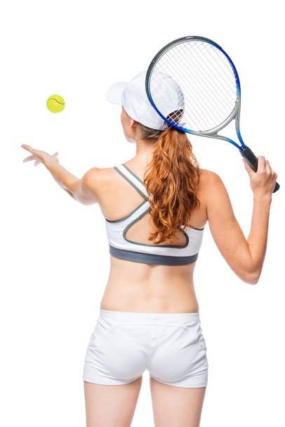 De tennisser schijnt de bal voor een staking tegen een witte b - Foto, afbeelding