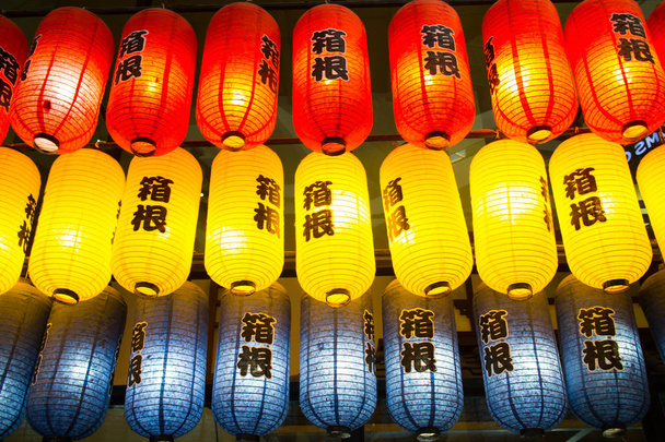 Coloridas linternas japonesas
 - Foto, imagen