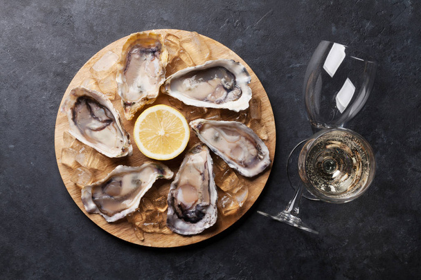 Huîtres et vin blanc
 - Photo, image