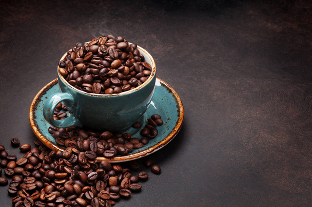 Taza de café con granos - Foto, imagen