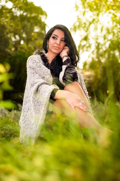 Attractive young girl with black hair - Foto, immagini