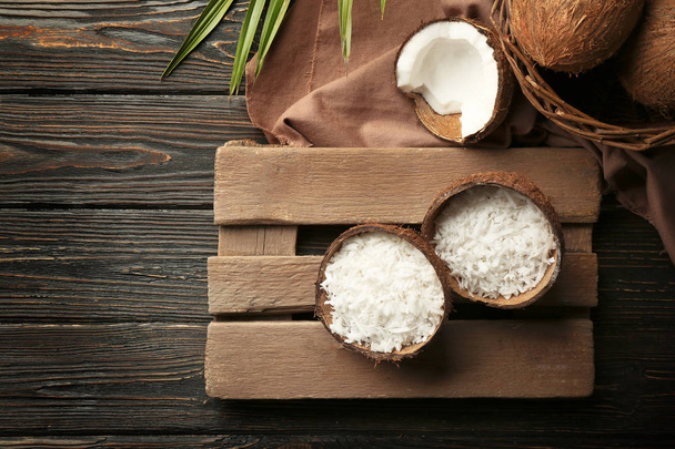 Grated coconut in shell - Foto, afbeelding
