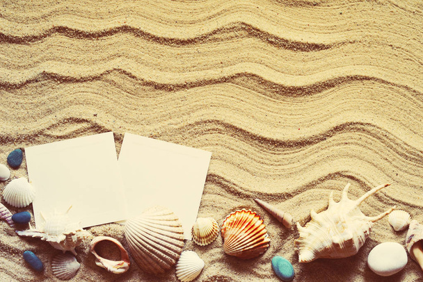 Seashells and empty white cards on sand.  - Valokuva, kuva