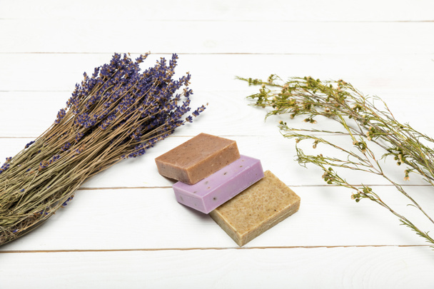 Homemade soap with dried lavender - Foto, immagini