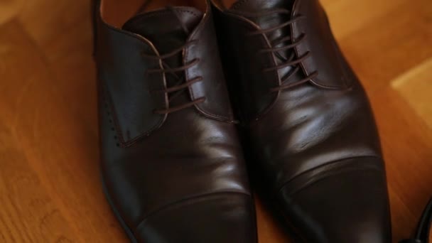 Brown mans schoenen met veters - Video
