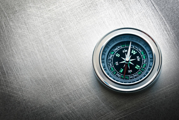 Kompassi musta kellotaulu
 - Valokuva, kuva