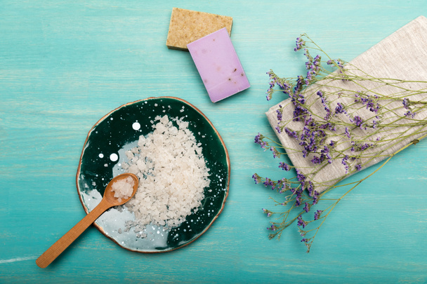 Homemade soap with dried lavender - Φωτογραφία, εικόνα