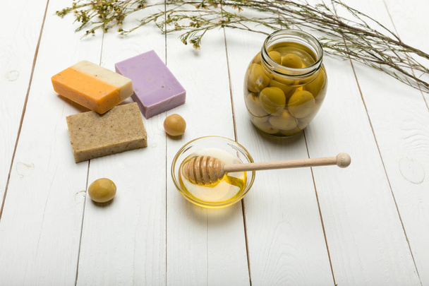 hausgemachte Seife mit Oliven - Foto, Bild