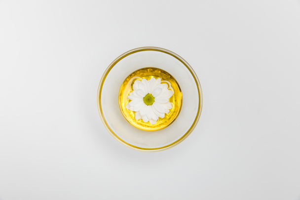 Kamille bloem in olie - Foto, afbeelding