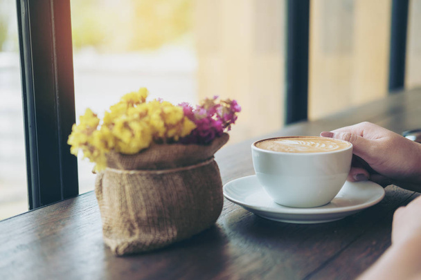 kawa i kwiaty - Zdjęcie, obraz