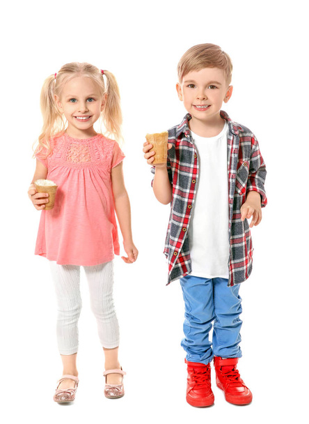 children eating ice cream - Zdjęcie, obraz