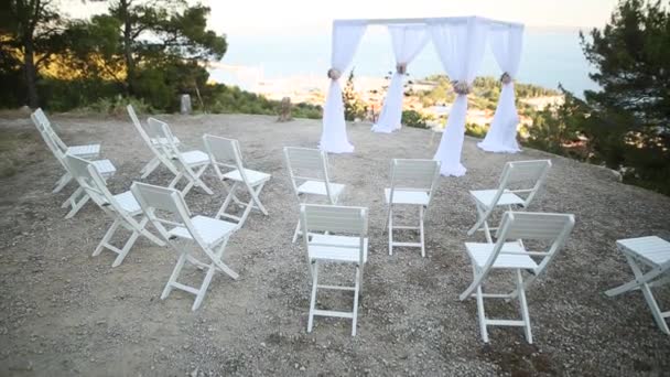 分割、Cro で山の上の展望台で結婚式 - 映像、動画