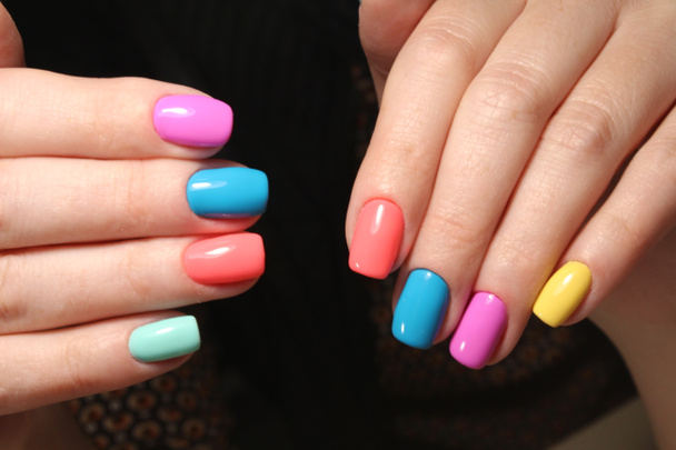 Jasne, barwne wzornictwo manicure - Zdjęcie, obraz