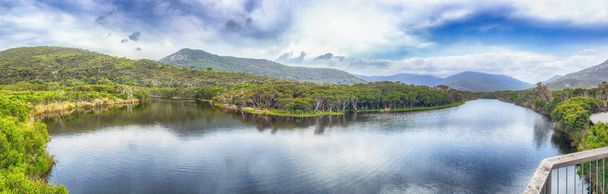 Trilha do rio Tidal vista panorâmica no parque Wilsons Promontory, Aus
 - Foto, Imagem