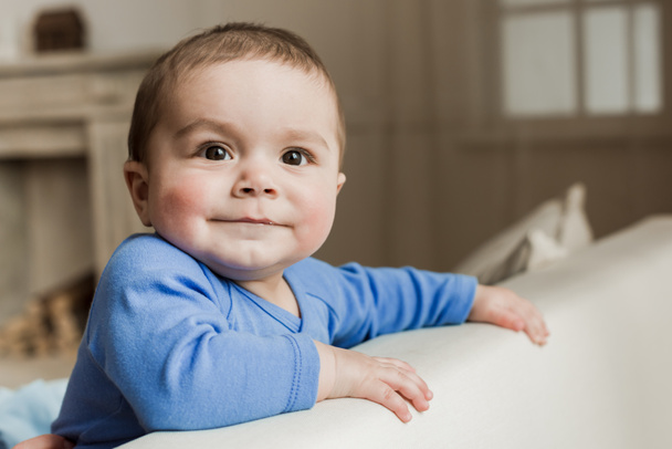 kisfiú, mosolyog  - Fotó, kép