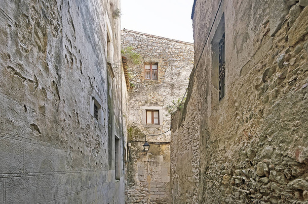 Narrow street in old town of Girona - Fotoğraf, Görsel