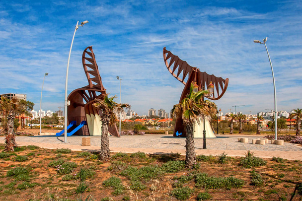 Ashkelon summery ακτογραμμή με φοίνικες - Φωτογραφία, εικόνα