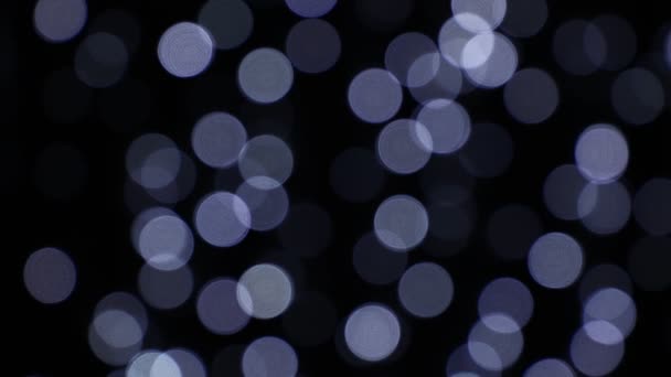 Λευκά φώτα εορταστική bokeh σε σκούρο φόντο - Πλάνα, βίντεο