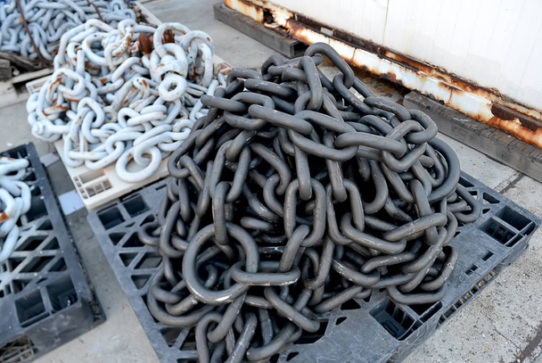Old chains with rusty at the harbour. - Фото, изображение
