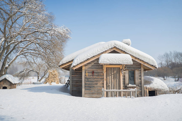 Beautiful wooden house snow covered in China - Foto, Imagem