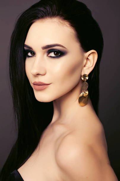 gorgeous sexy girl with evening makeup and accessories - Φωτογραφία, εικόνα