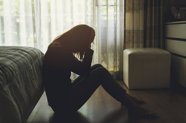 depressed woman sitting in the dark bedroom - Foto, imagen