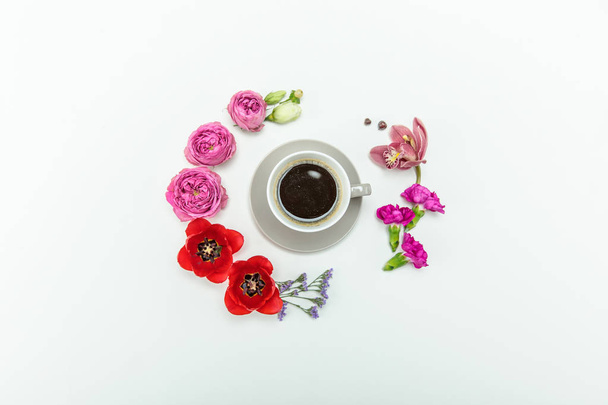 Beautiful flowers and cup of coffee - Foto, imagen
