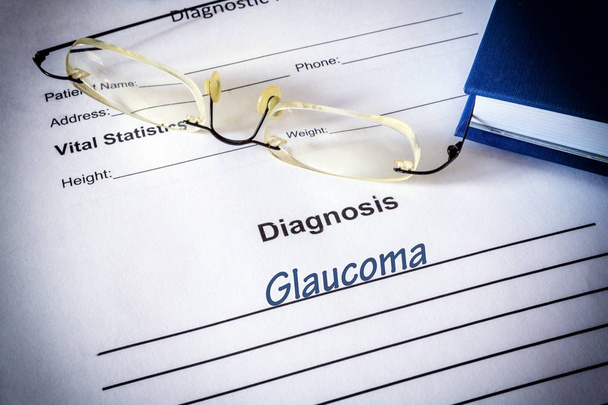 Liste de diagnostics avec glaucome. Concept de trouble oculaire
.  - Photo, image