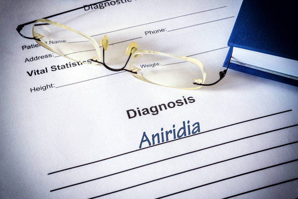 Diagnose lijst met Aniridie. Oog stoornis concept.  - Foto, afbeelding