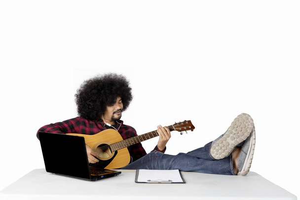 Man playing guitar with laptop on table  - Φωτογραφία, εικόνα
