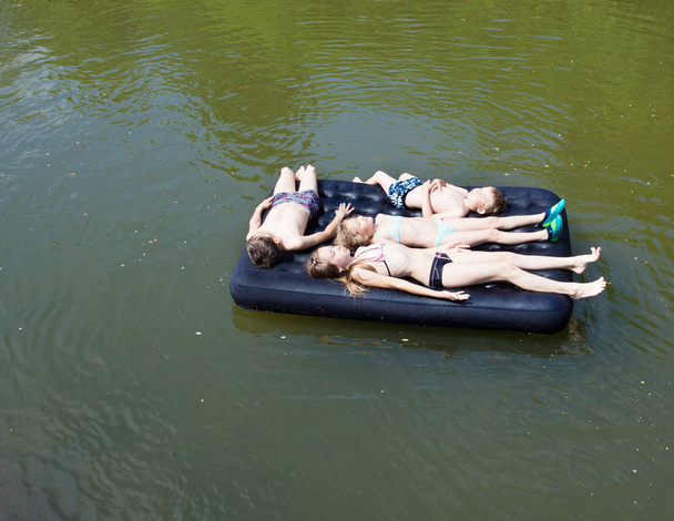 Children floating on the river - Φωτογραφία, εικόνα
