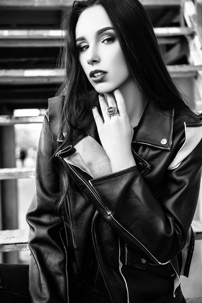 Gorgeous fashionable sexy young brunette woman street portraits. Black and white - Zdjęcie, obraz