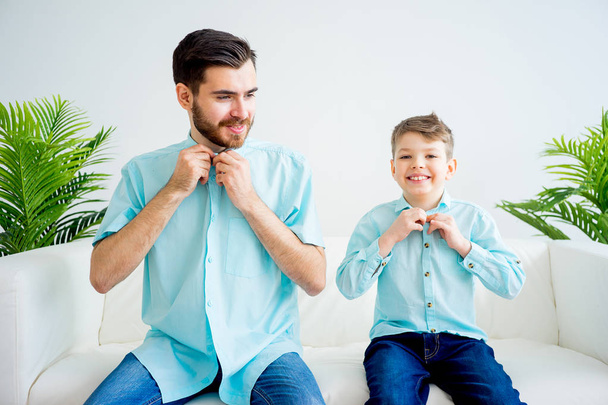 Father and son dress together - Фото, изображение