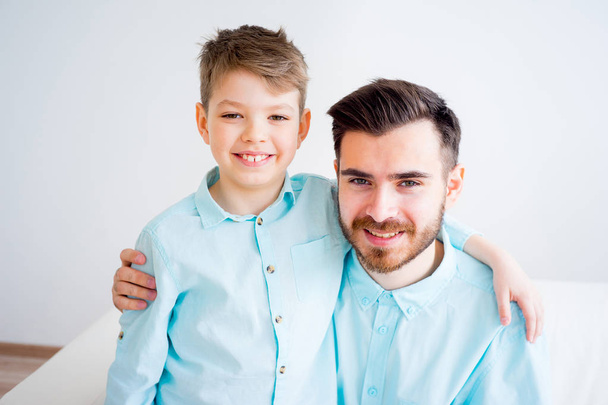 Father and son dress together - Фото, изображение
