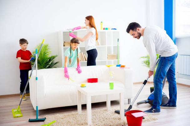 Family cleaning house - Fotoğraf, Görsel