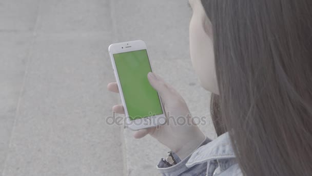 Iphone της Apple πράσινο τηλέφωνο κυττάρων οθόνης 4k - Πλάνα, βίντεο