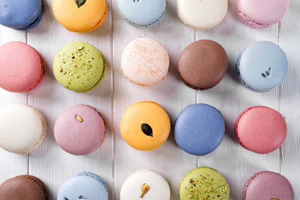Traditional colorful french macarons - Foto, afbeelding
