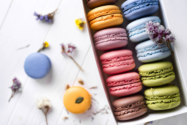 різнокольорові французький десертів
 - Фото, зображення