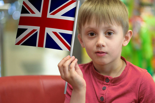 Boy with the UK flag - 写真・画像