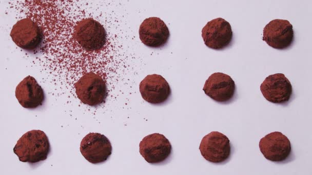 Besprenkeld met cacao truffels - Video