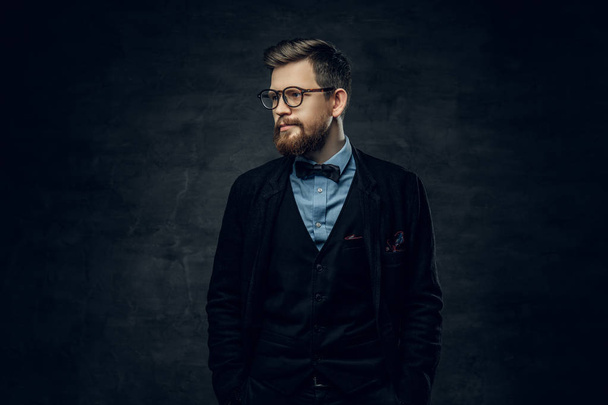 Hombre elegante en gafas graduadas
  - Foto, Imagen