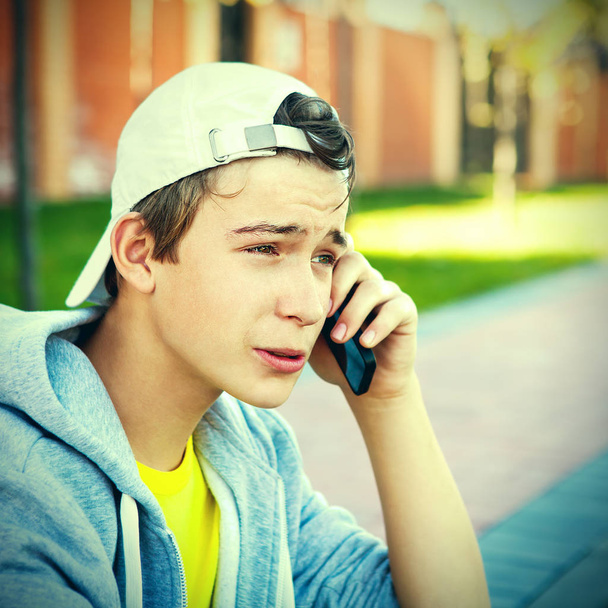 Teenager with Cellphone - Zdjęcie, obraz