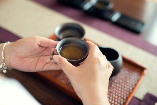 Asian tea set on wooden table - Foto, afbeelding
