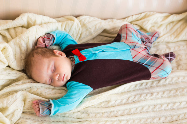roztomilý novorozený chlapeček spí - Fotografie, Obrázek