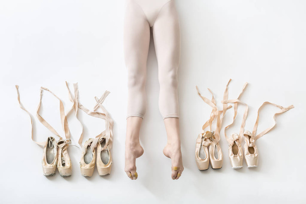 Ballerina lies in studio - Foto, Imagem