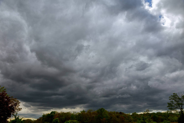 Небо з грозовими хмарами, дощовими хмарами
 - Фото, зображення